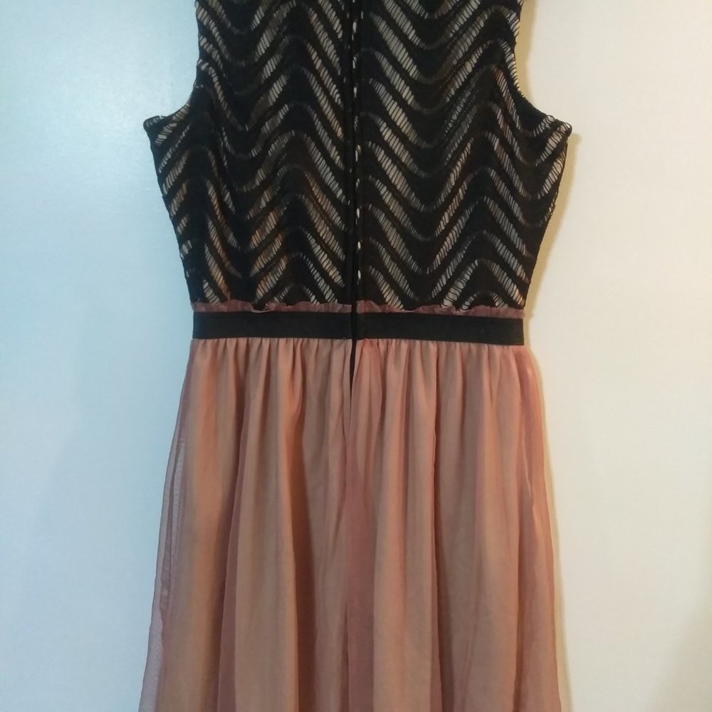 Dress - Picture 8 of 8